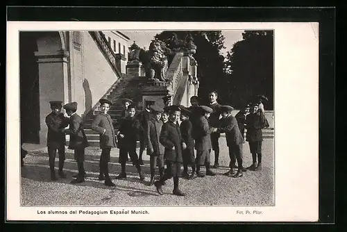 AK München-Sendling, Schüler des Pedagogium Espanol, Lipowskystrasse 24
