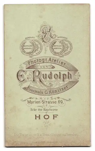 Fotografie E. Rudolph, Hof, Marienstrasse 69, Junges Schwesternpaar in edlen Kleidern mit prächtigem Schmuck