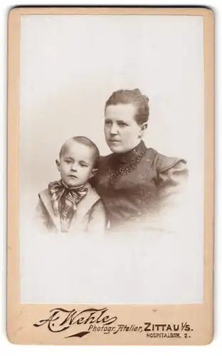 Fotografie A. Wehle, Zittau i. S., Hospitalstr. 2, Frau mit Kind im Porträt