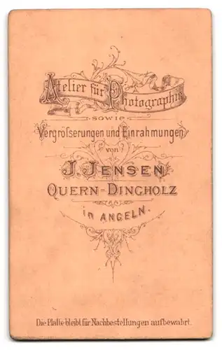 Fotografie J. Jensen, Quern-Dingholz, Bursche im Anzug und Krawatte