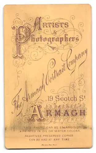 Fotografie W. J. Hunter & Co., Armagh, 19. Scotch Str., Mann mit Vollbart zur Seite blickend