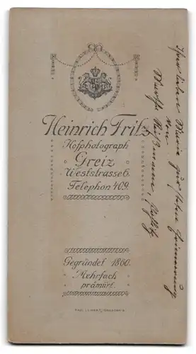 Fotografie Heinrich Fritz, Greiz, Weststr. 6, Dame im schwarzen Kleid an Konsole anlehnend