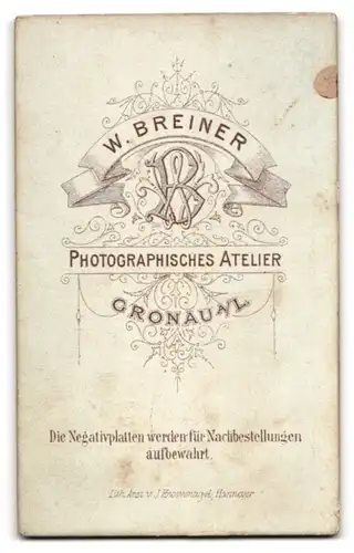 Fotografie W. Breiner, Gronau, Firmling mit Seitenscheitel und unordentlichen Haaren