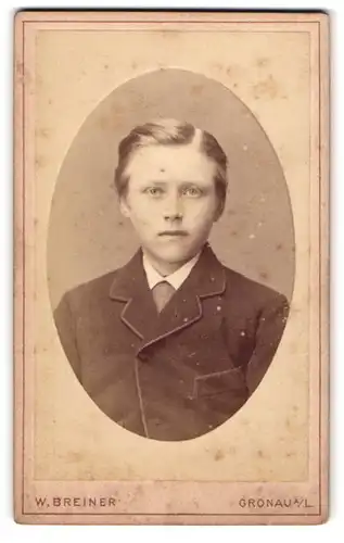Fotografie W. Breiner, Gronau, Firmling mit Seitenscheitel in Anzugjacke