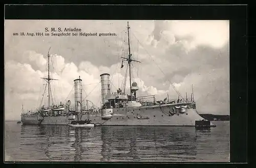 AK Kriegsschiff SMS Ariadne in Küstennähe vor Anker liegend