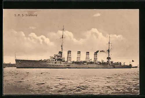 AK Kriegsschiff SMS Stralsund während der Hafeneinfahrt