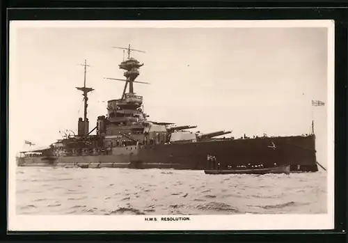 AK Britisches Kriegsschiff HMS Resolution auf Steuerbord