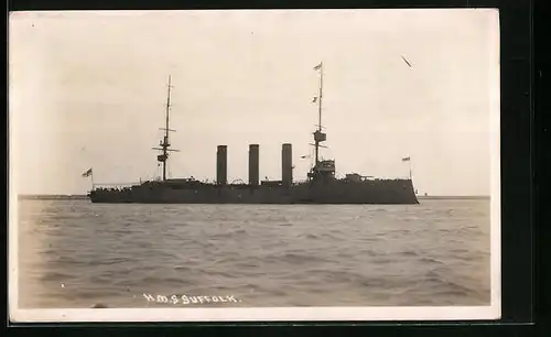 AK Britisches Kriegsschiff HMS Suffolk sticht in See