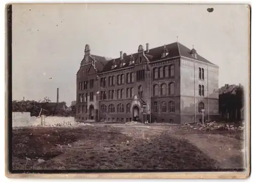 Fotografie unbekannter Fotograf, Ansicht Aschersleben, die Sophienschule am Apothekergraben