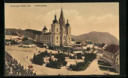 AK Maria Zell, Pilger am Kirchenplatz