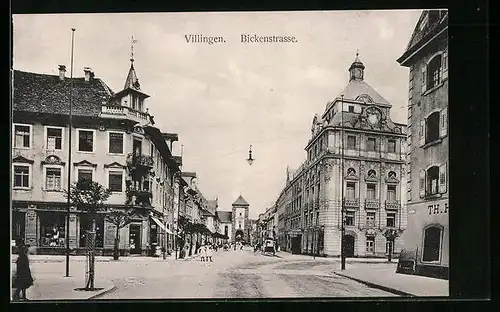 AK Villingen, Bickenstrasse mit Geschäften und Tor
