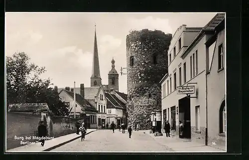 AK Burg bei Magdeburg, Berliner Tor mit Autoreparaturwerkstatt