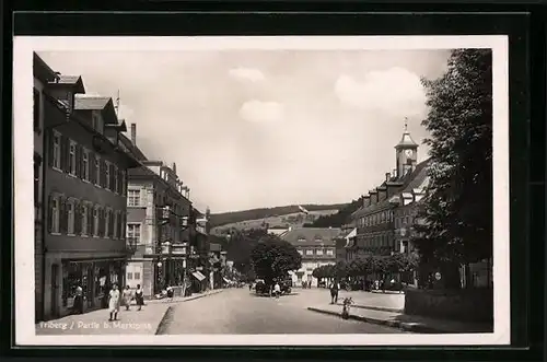 AK Triberg, Fussgänger auf dem Marktplatz