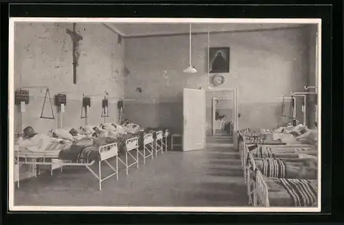 AK Linz, Krankenhaus - Innenansicht Patientensaal mit Patienten in Betten