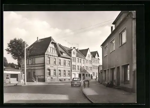 AK Roitzsch /Kr. Bitterfeld, Poststrasse mit Auto