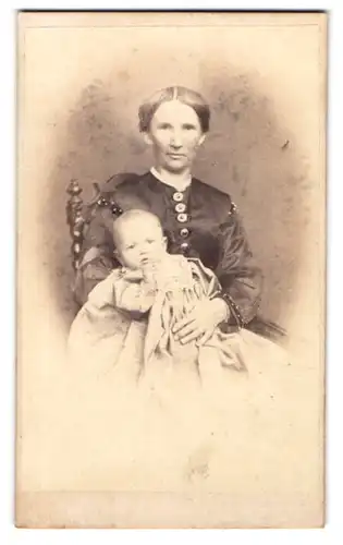 Fotografie unbekannter Fotograf und Ort, Junge Frau mit Kleinkind