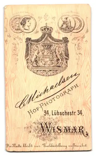 Fotografie C. Michaelsen, Wismar, Lübschestr. 34, Junge Dame mit Hochsteckfrisur und Kragenbrosche