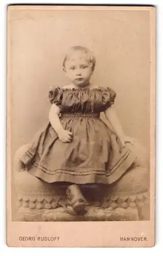 Fotografie Georg Rudloff, Hannover, Mehlstr. 5, Kleines Mädchen im hübschen Kleid
