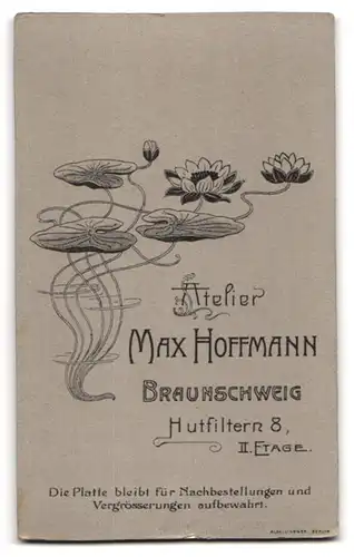 Fotografie Max Hoffmann, Braunschweig, Hutfiltern 8, Junge Dame im modischen Kleid
