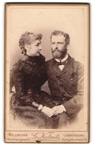 Fotografie G. Kutenits, Ludwigsburg, Stuttgarterstr. 10, Junges Paar in hübscher Kleidung
