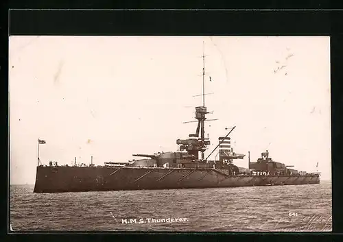 AK Britisches Kriegsschiff HMS Thunderer auf hoher See