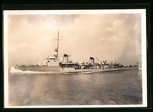 AK Ein Flottenbegleiter der Kriegsmarine in voller Fahrt
