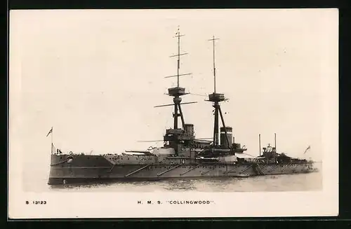 AK Britisches Kriegsschiff HMS Collingwood auf Backbord