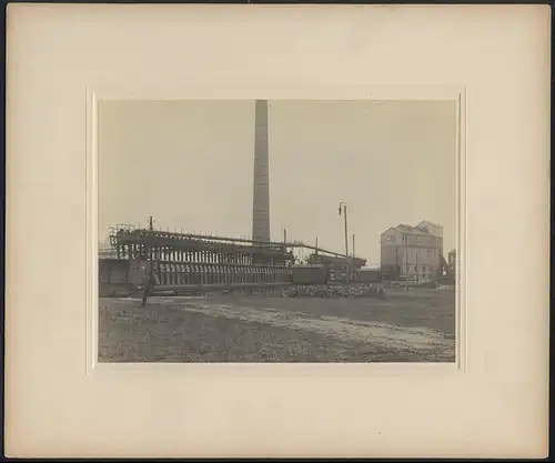 Fotografie W. Kein, Hamburg, Ansicht Lübeck, Stahlwerk - Hochofenwerk, Fabrikanlagen mit Industrie-Schornstein