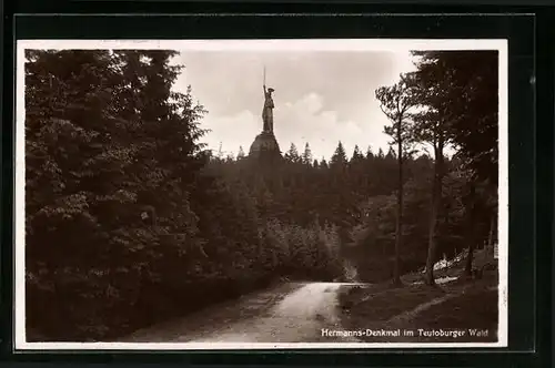 AK Hermannsdenkmal im Teutoburger Wald, von Waldweg aus gesehen