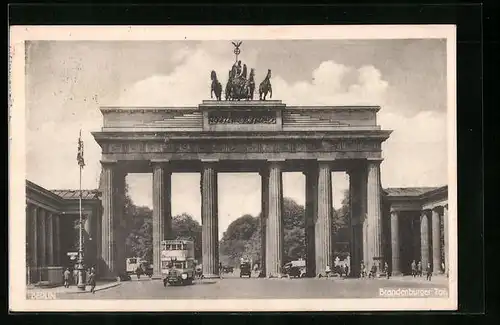 AK Berlin, Brandenburger Tor mit Doppeldecker