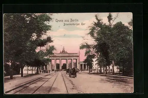 AK Berlin, Brandenburger Tor mit Strassenbahnschienen