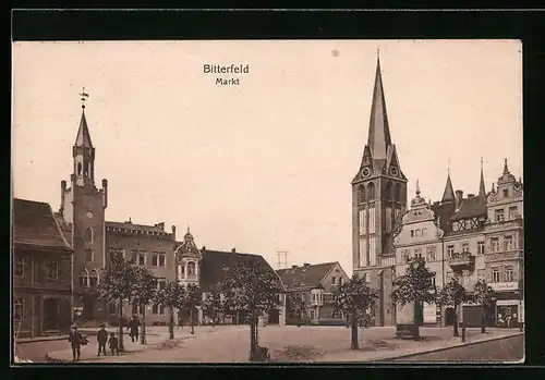 AK Bitterfeld, Marktplatz mit Kirche