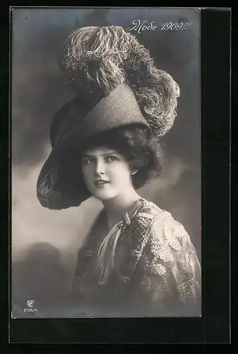 AK Mode 1909, junge Dame mit grossem Hut
