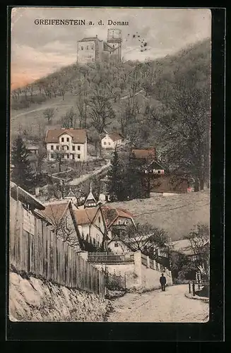 AK Greifenstein /Donau, Teilansicht mit Schloss, Strassenpartie
