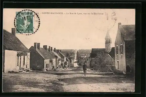 AK Sainte-Magnance, La Rue de Lyon, vue sur la Feuillouse