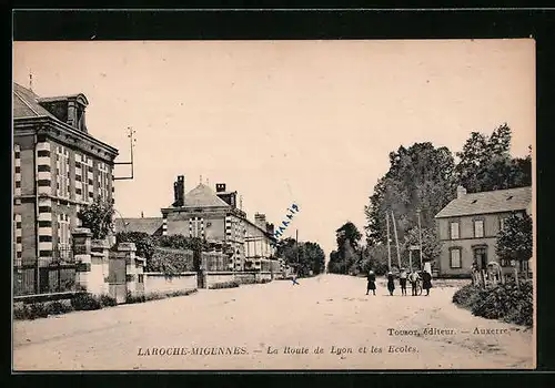 AK Laroche-Migennes, La Route de Lyon et les Ecoles