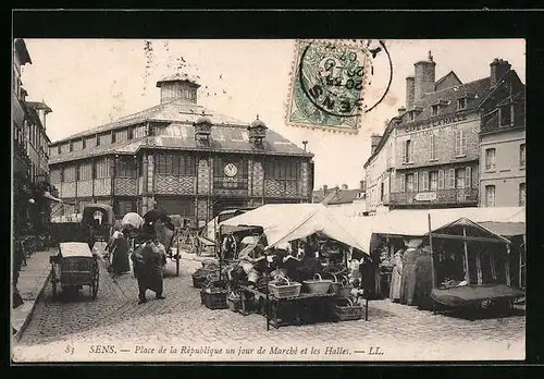 AK Sens, Place de la République un jour de Marché et les Halles