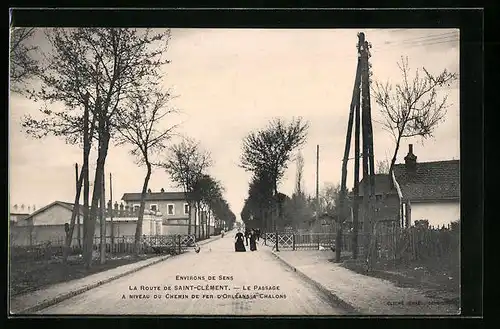 AK Sens, La Route De Saint-Clément, Le Passage A Niveau Du Chemin De Fer D'Orleans A Chalons