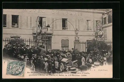 AK Sens, Sa Majesté, Marguerite de Savore, reine douairiére d'Italie, quittant l'Hotel de Paris