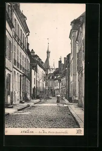 AK Avallon, La Rue Porte-Auxerroise