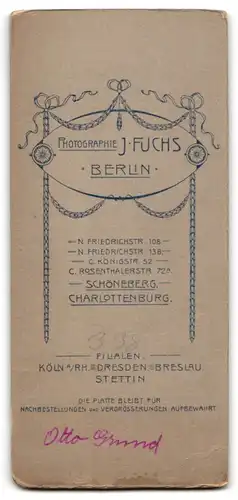 Fotografie J. Fuchs, Berlin-N. Friedrichstr. 108, Junger Herr im Anzug mit Krawatte