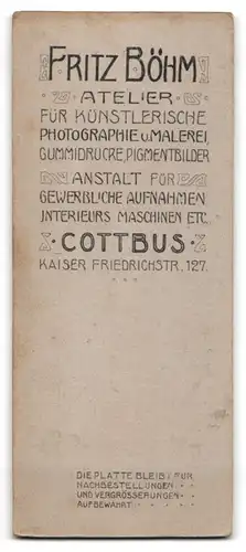 Fotografie Fritz Böhm, Cottbus, Kaiser Friedrichstr. 127, Junger Herr im Mantel mit Fliege