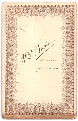 Fotografie W. D. Brigham, Scarborough, 20 Esplanade, Herr mit Kotelettenbart