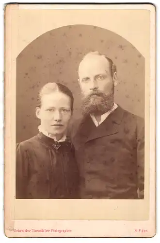 Fotografie Gebr. Taeschler, St. Fiden-St. Gallen, Paar in feiner Kleidung