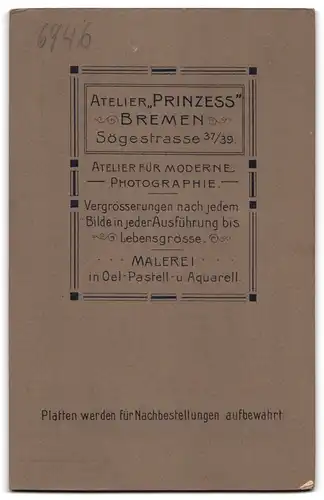 Fotografie Atelier Prinzess, Bremen, Sögestrasse 37 /39, Kleinkind auf einem Stuhl