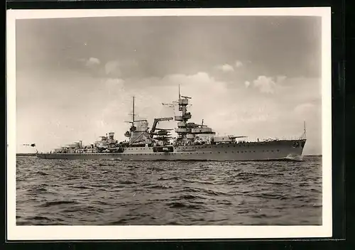 AK Leichter Kreuzer Leipzig der Kriegsmarine in voller Fahrt