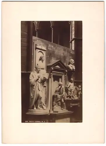 Fotografie unbekannter Fotograf, Ansicht London, Westminster Abbey, Poet's Corner mit Statuen & Büsten berühmter Dichter