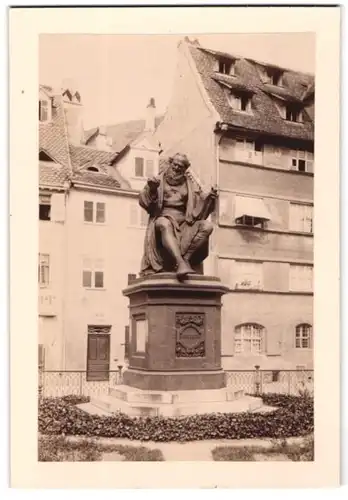 Fotografie unbekannter Fotograf, Ansicht Nürnberg, Spitalplatz mit hans Sachs Denkmal