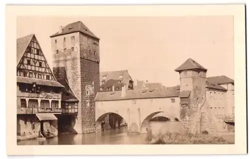 Fotografie unbekannter Fotograf, Ansicht Nürnberg, Möbel-Lager von H. Günther am Ufer der Pegnitz