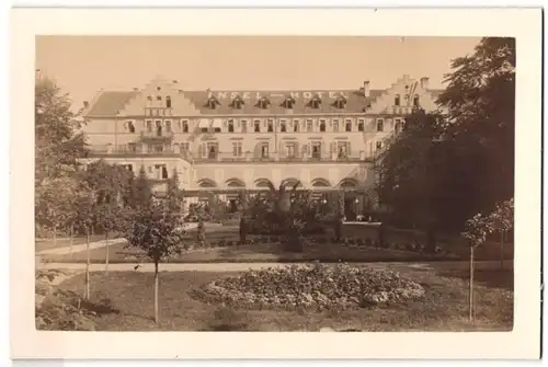 Fotografie unbekannter Fotograf, Ansicht Konstanz, Insel-Hotel mit Gartenanlage